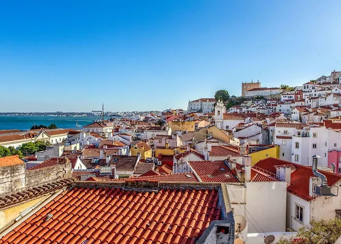 Lovelystay - Traditional Alfama View